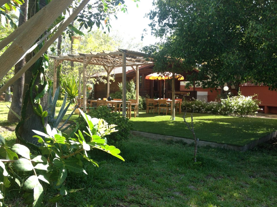 Frühstücksterrasse Artemisa Gay Bungalows