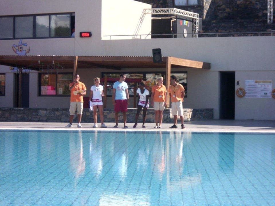 Morgentliche Begrüßung vom Animationsteam Atlantica Mikri Poli Crete