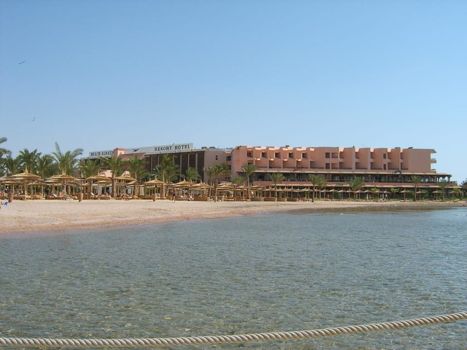 Im Hintergrund unser Hotel Beach Albatros Resort