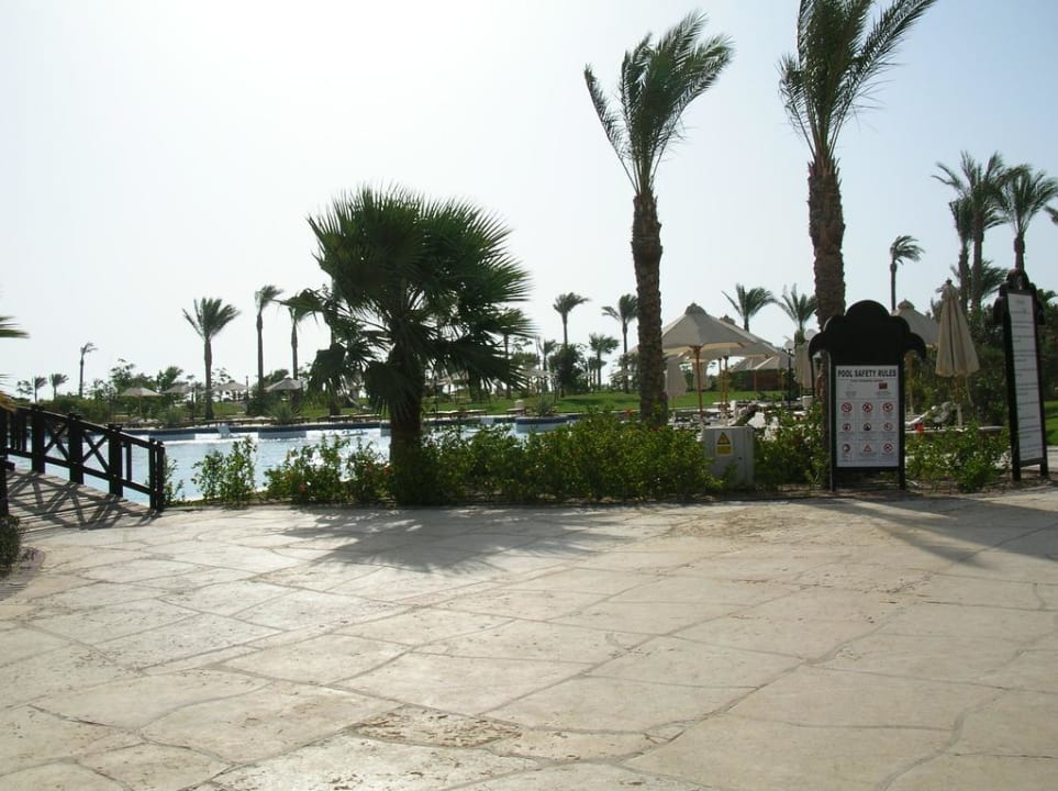 Der Weg zum Strand Steigenberger ALDAU Beach Hotel