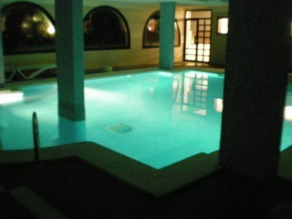 Hallenbad - abends blau punta reina