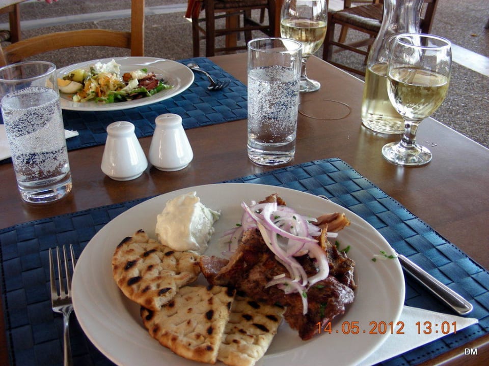 Mittag im griechischen Restaurant Porto Bello Royal