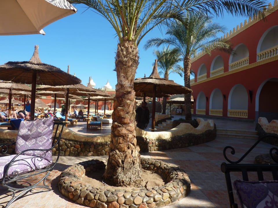 Hof mit Liegen Pickalbatros Alf Leila Wa Leila Resort - Neverland Hurghada