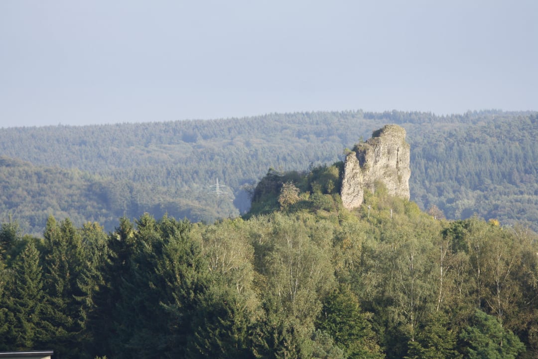 Dolomiten Felsen Seehotel am Stausee