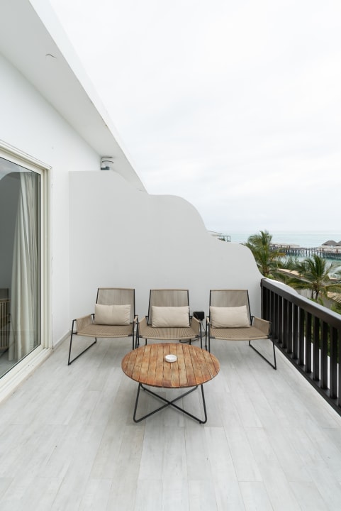 Zimmer Le Mersenne Zanzibar, Autograph Collection