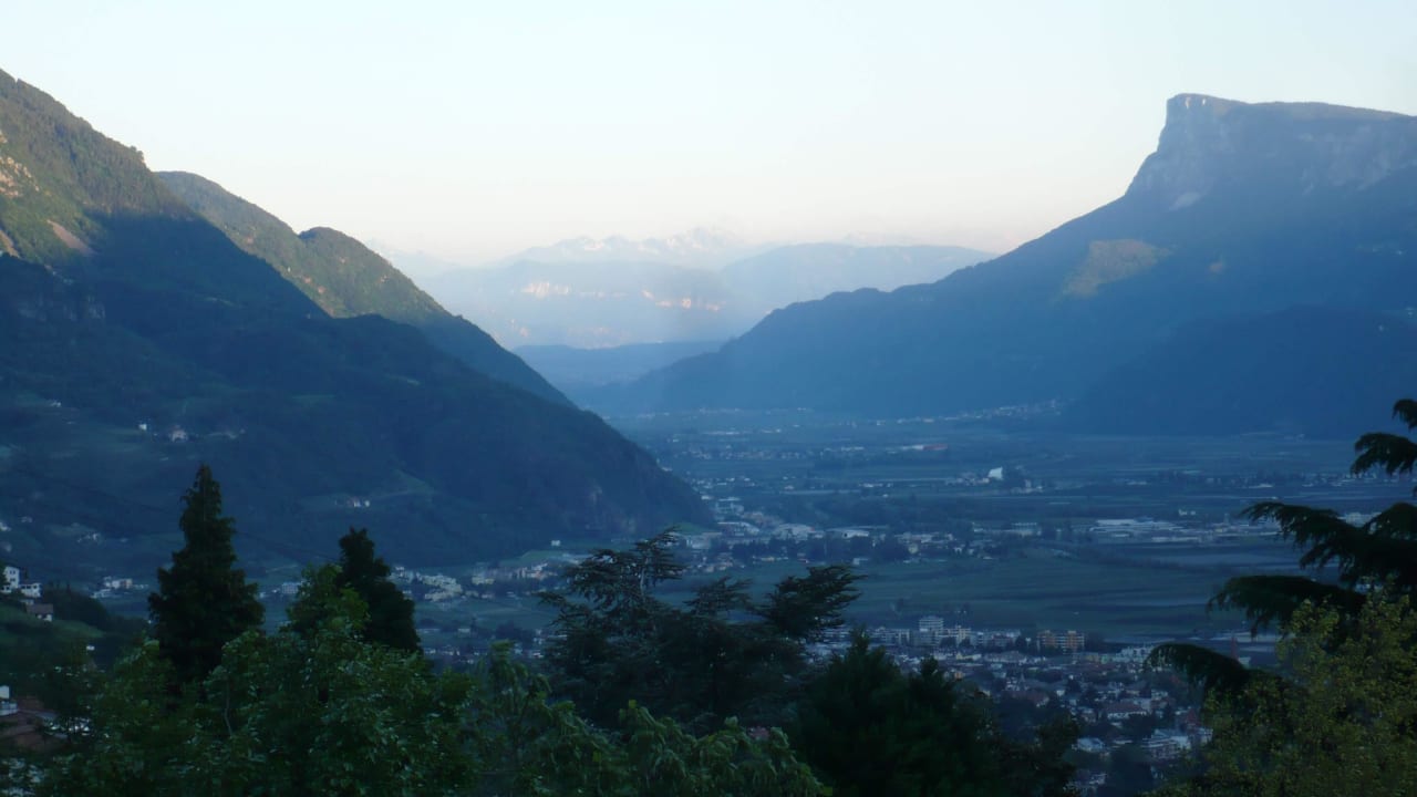 Blick zum Gantkofel vom Balkon Panoramahotel Am Sonnenhang