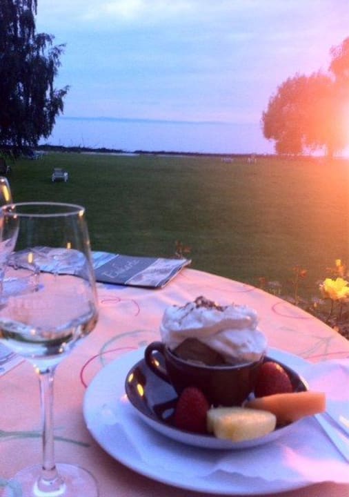 Ausblick von der Hotel-Terrasse am Abend Hotel-Restaurant Schwedi