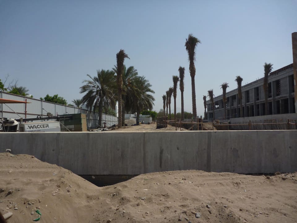 Baustelle neben dem Chedi Pool The Chedi Muscat
