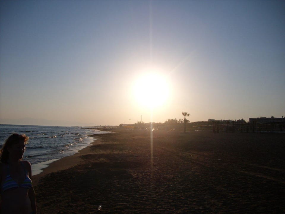 Sonnenuntergang am Strand Club Side Coast