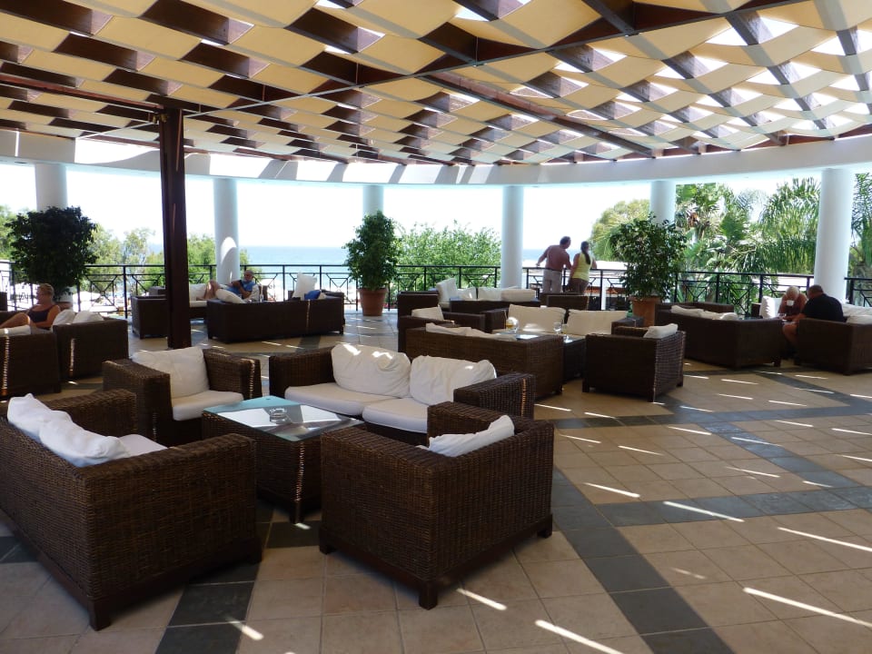 Die Lounge mit tollem Ausblick, abends immer voll Hotel Calypso Beach
