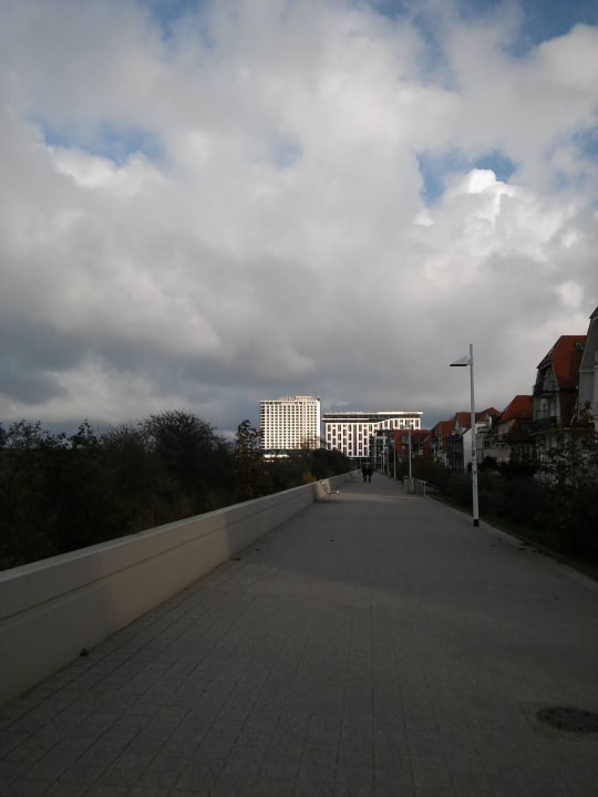 Die Promenade vorm Haus Parkhotel Seeblick