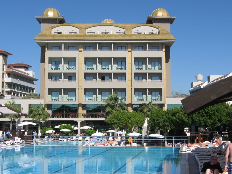 Hotel von der Poolseite  Aydinbey Kings Palace & Spa