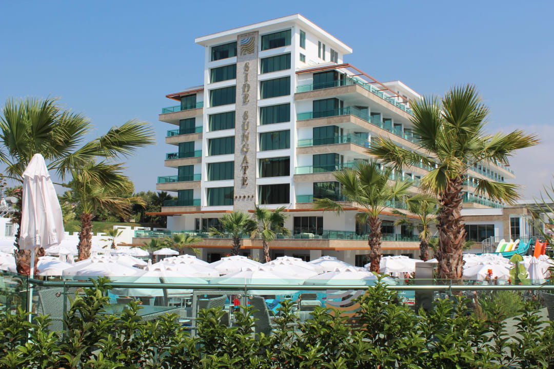 Widok spoza terenu hotelu Side Sunport Hotel & Spa