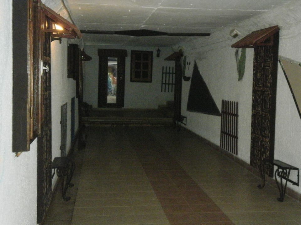 Durchgang Club Turtas Beach Hotel