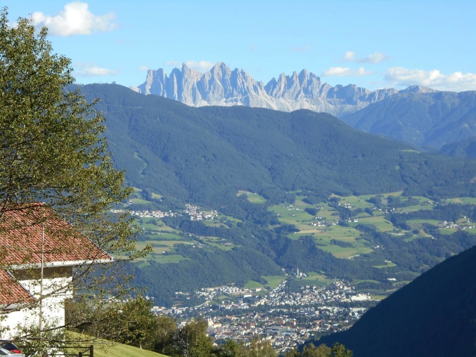 Der Blick auf´s Eisacktal über Brixen bis zur Geis Gasthof Hanserhof
