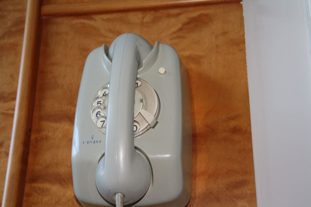 Altes Telefon im Eingangsbereich Hotel Sonnenhügel