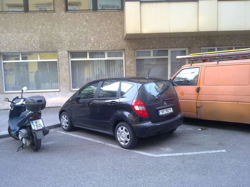 Парковка отеля Apartments Shermin