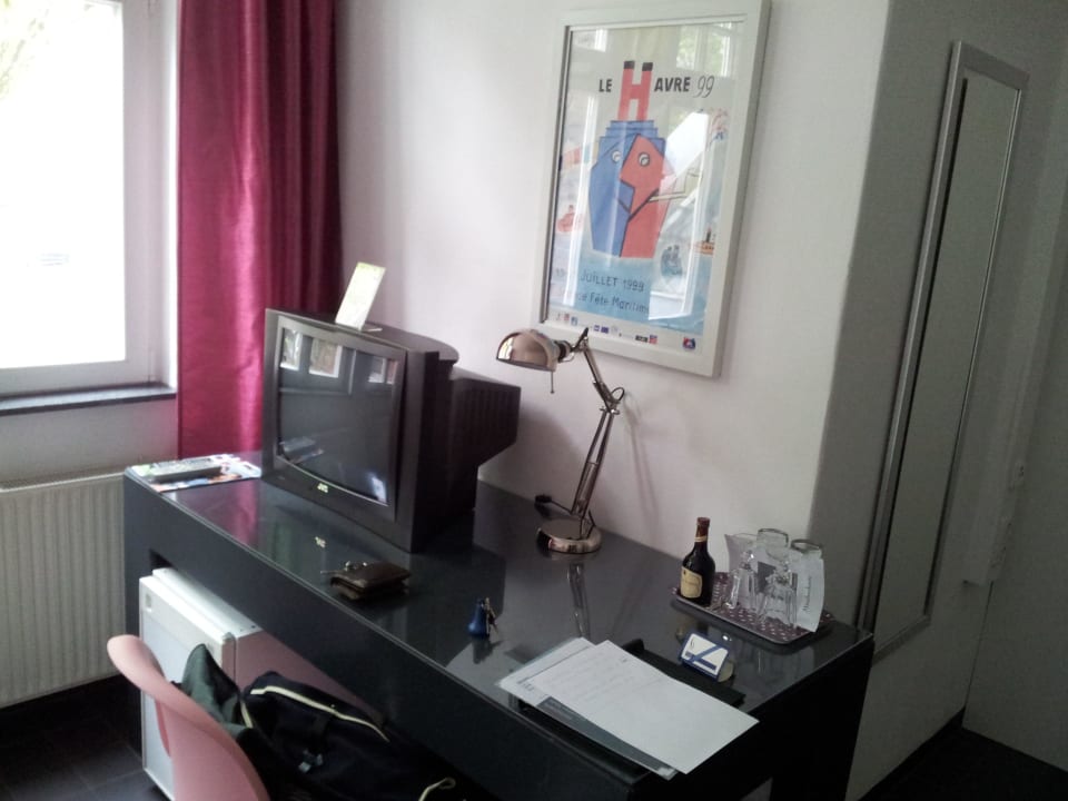 Schreibtisch mit TV Hotel Alte Lohnhalle