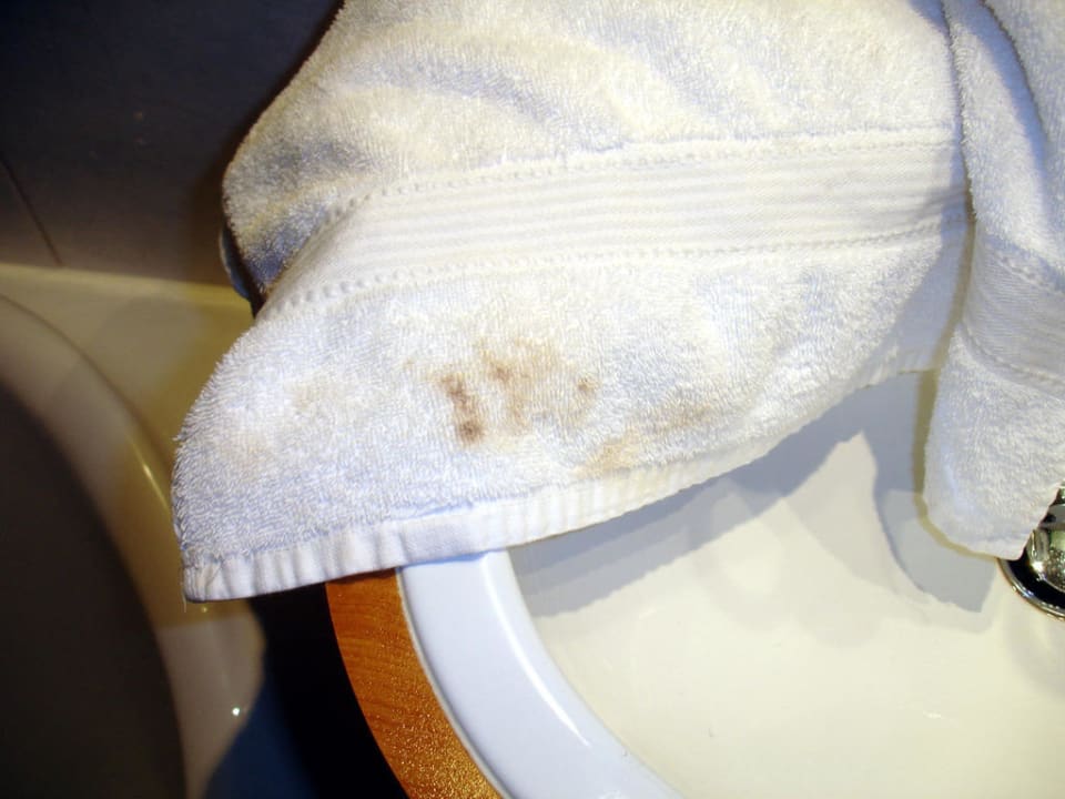 Frisch ausgerolltes schmutziges Handtuch Doubletree by Hilton Rotterdam Centre