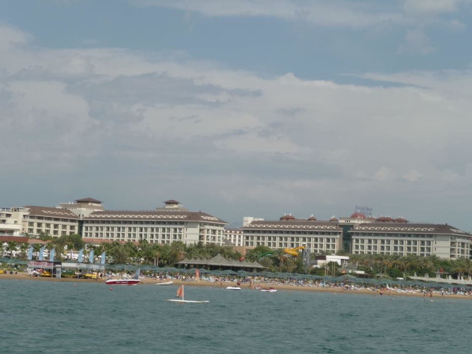 Hotel und Strand vom Meer aus gesehen Sunis Kumköy Beach Resort Hotel & Spa