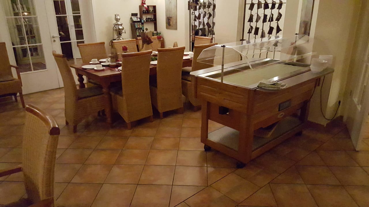 Hier wird morgens gefrühstückt Hotel Ampervilla