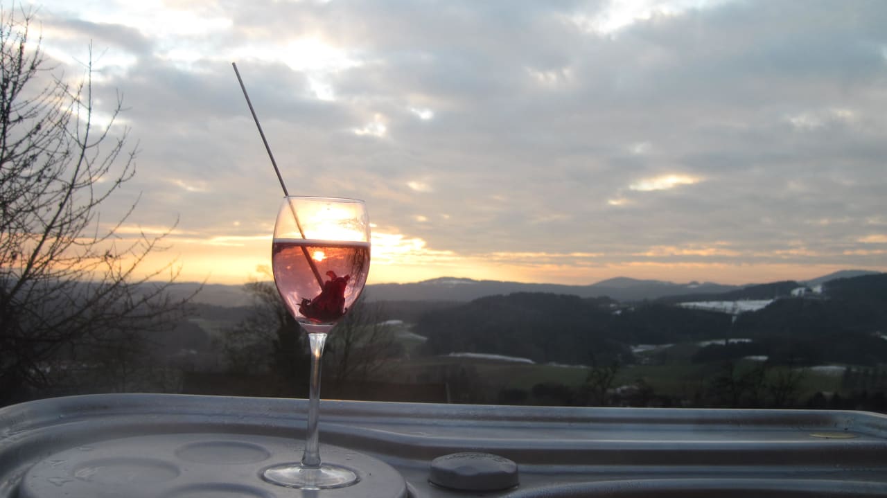 Sonnenuntergang im Whirpool Thula Wellnesshotel Bayerischer Wald