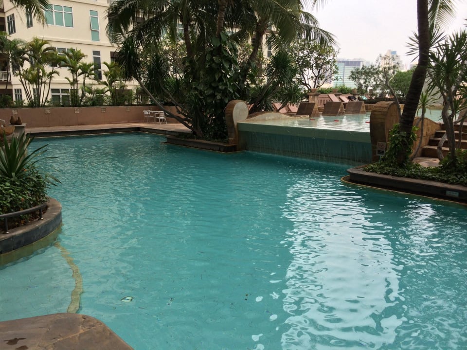 Poolanlage Hotel Century Park