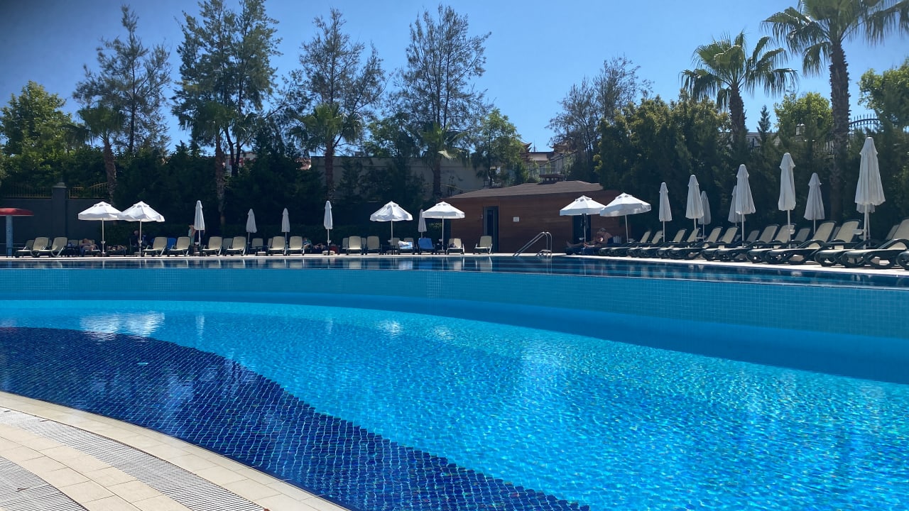 Pool Well Palace Side