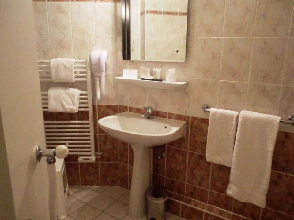 Das Badezimmer ist deklariert als Superior? Hôtel Des Princes