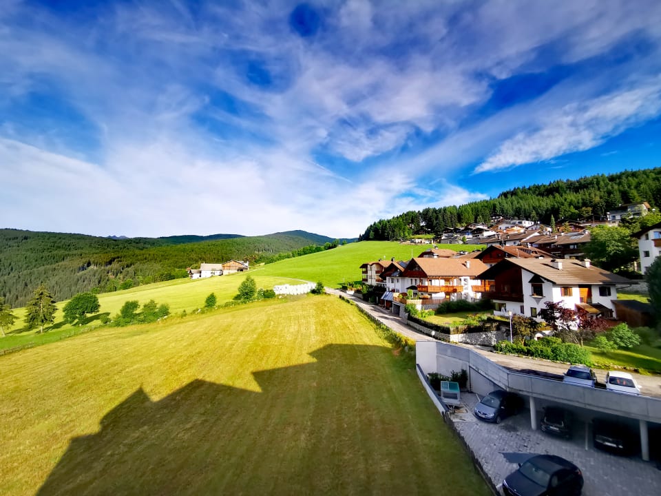 Ausblick SONNENBERG | Panorama Dolomites Wellbeing