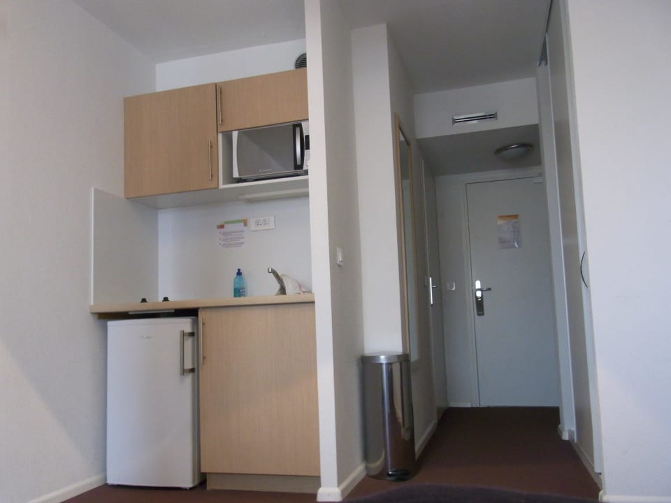 Kochecke im Zimmer Hotel Adagio Access Saint-Louis Bâle