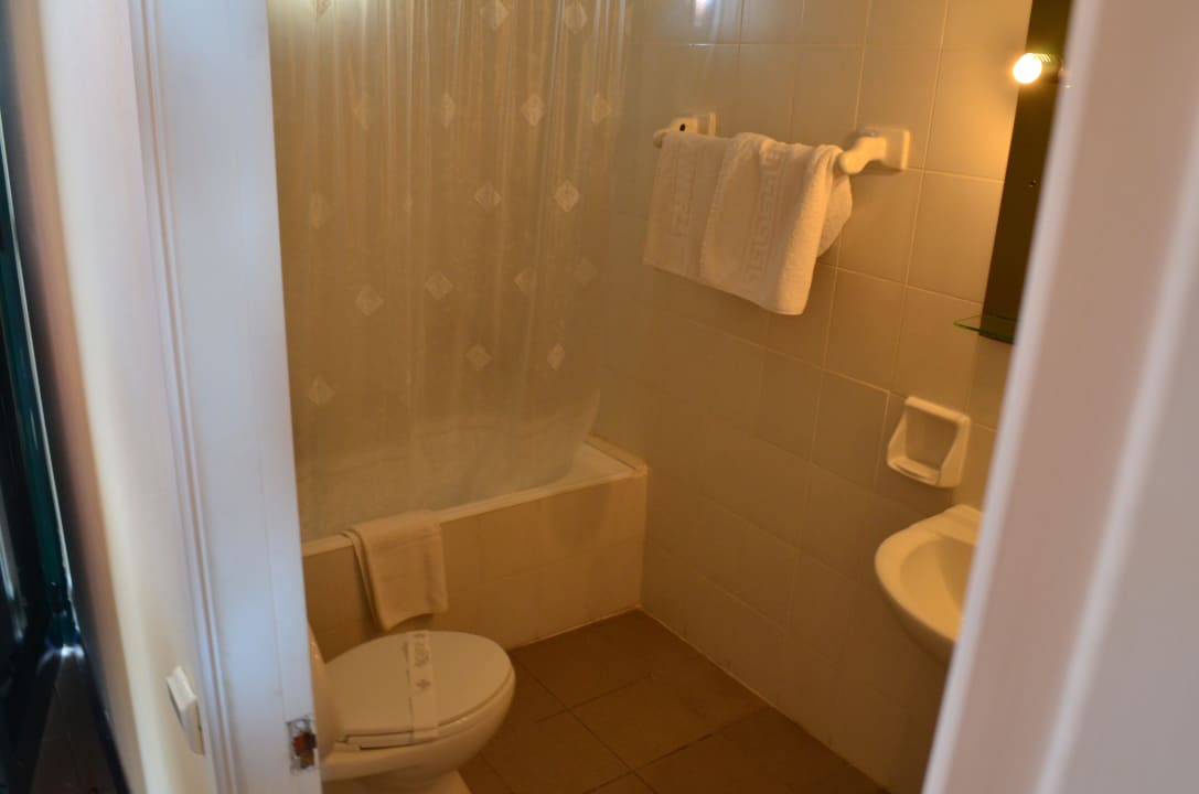 Kúpelňa so sprchou Imperial Beach Hotel