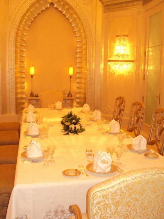 Esszimmer Palace Suite während Rundgang Emirates Palace Mandarin Oriental