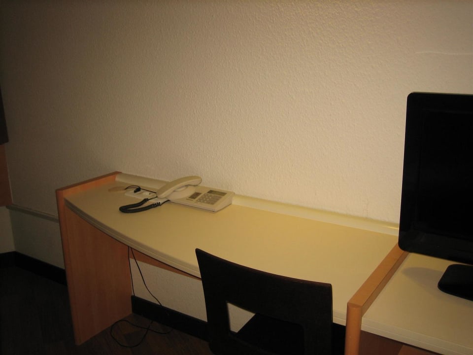 Schreibtisch / Telefon Hotel Ibis Wien Mariahilf