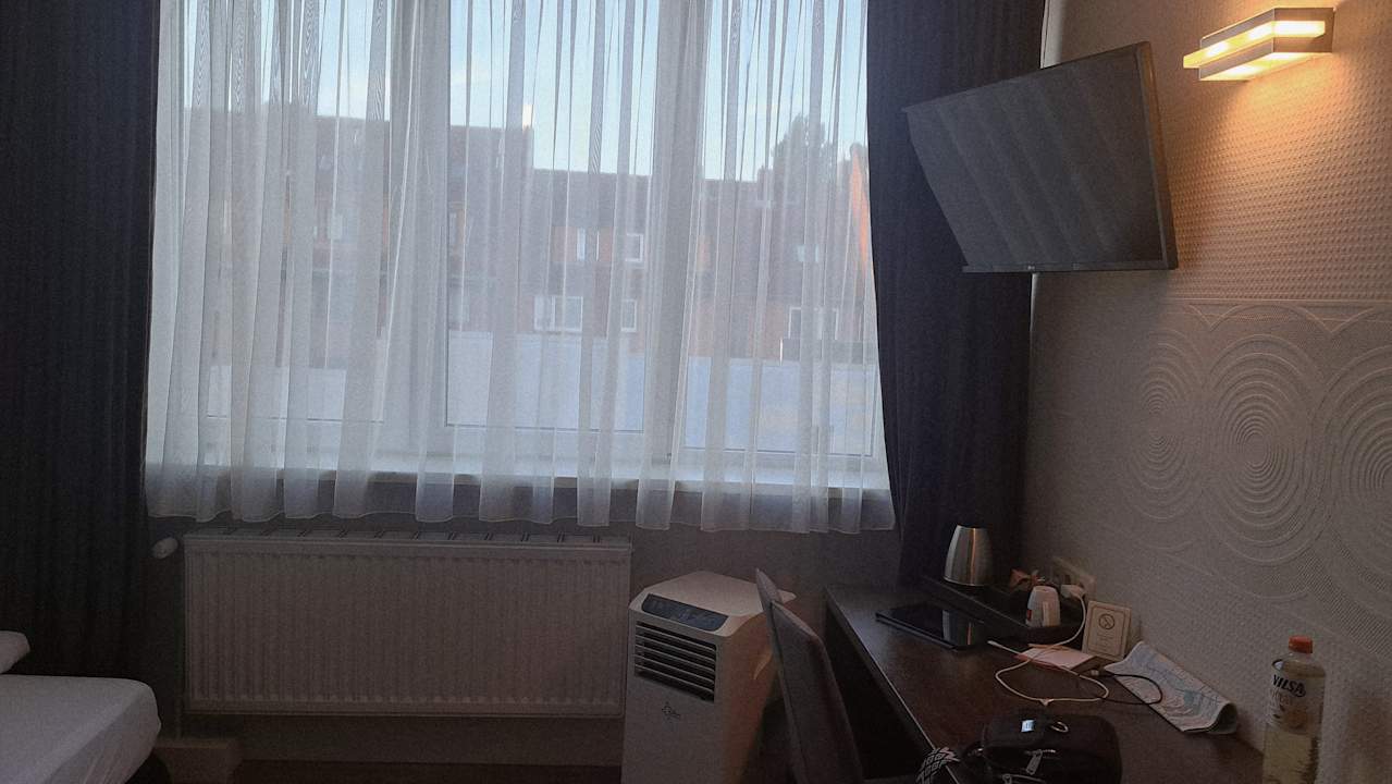 Zimmer Hotel home