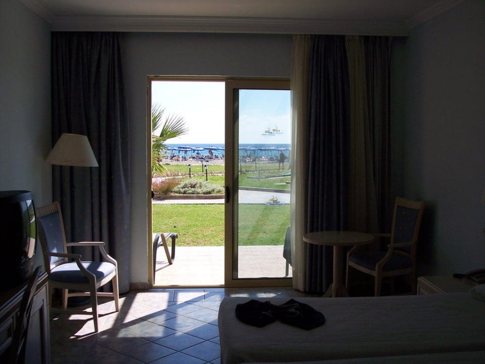 Blick vom Zimmer in die Außenanlage Lindos Princess Beach Resort & Spa