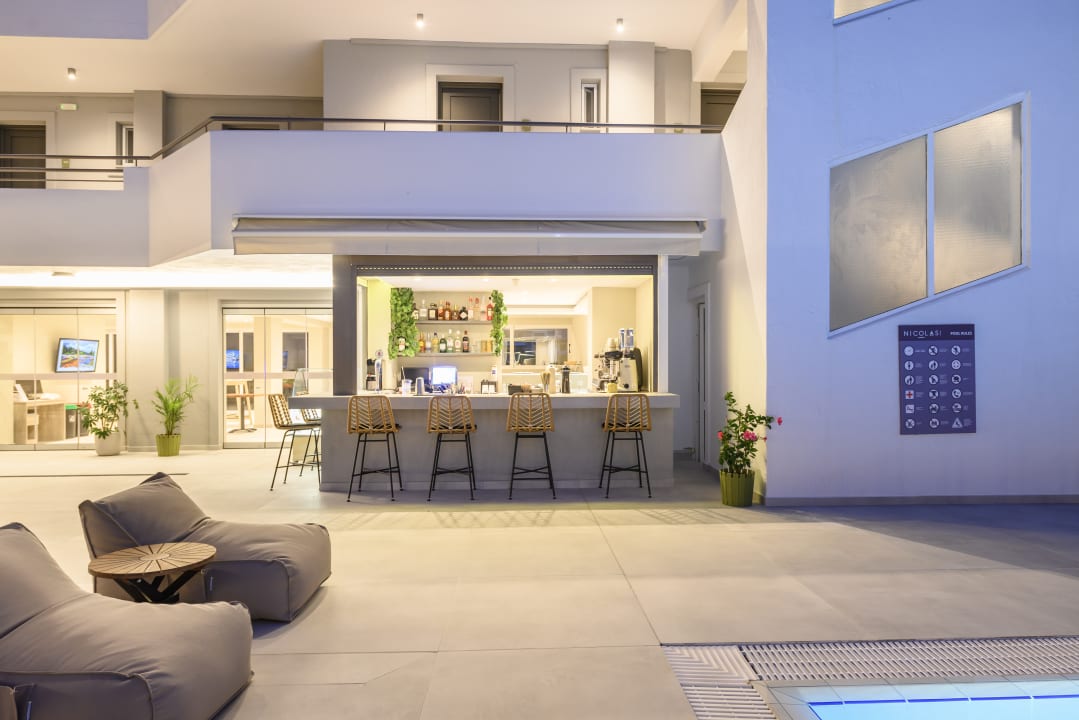 Pool Nicolas Grand Suites