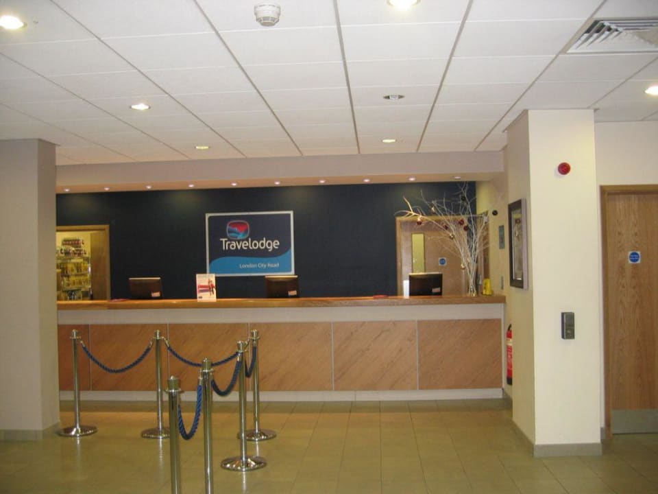 Lobby des Hotels Travelodge London Central City Road