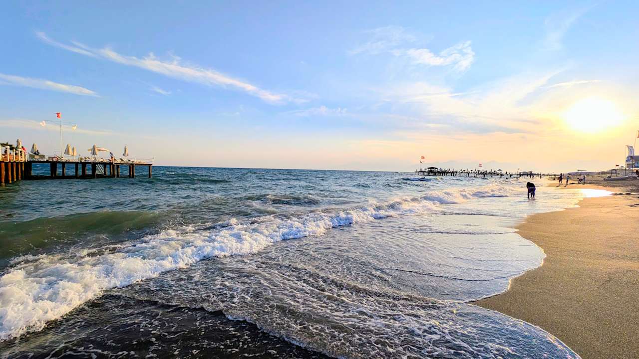 Strand Royal Wings Hotel