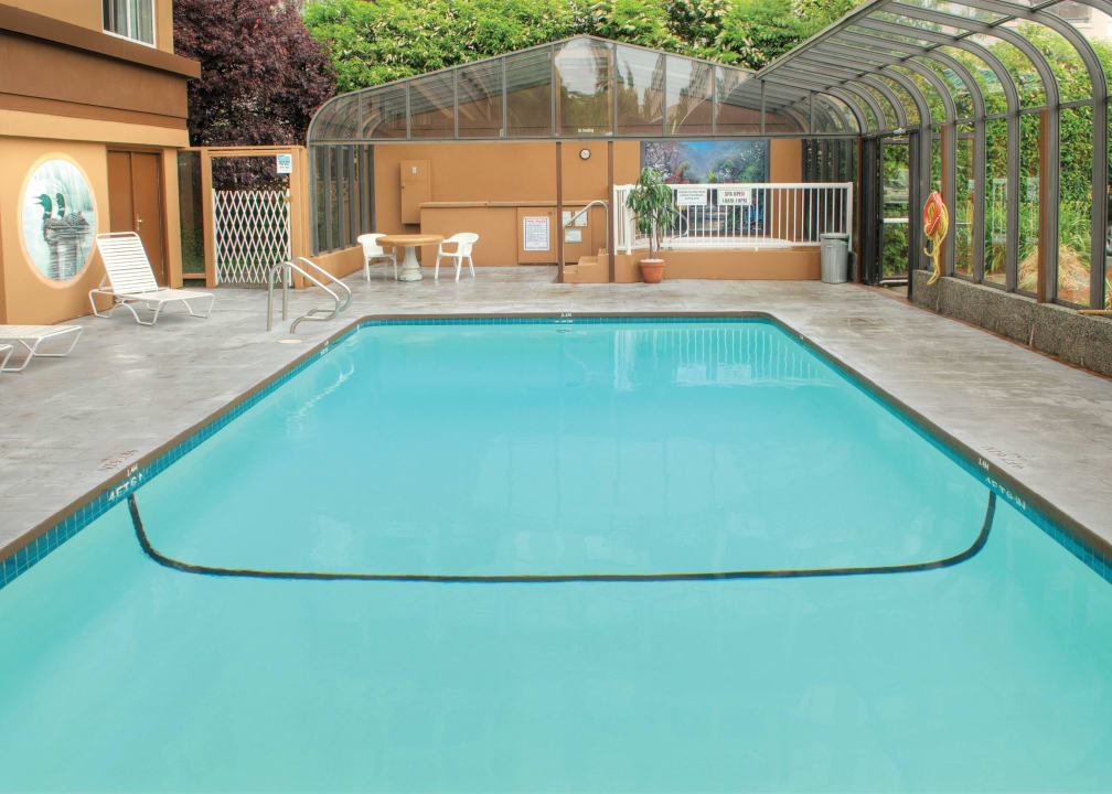 Seasonal Outdoor Heated Pool Days Inn - Victoria on the Harbour