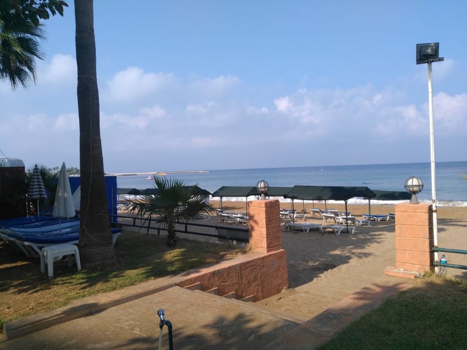 Gang zum Strand Venessa Beach Hotel