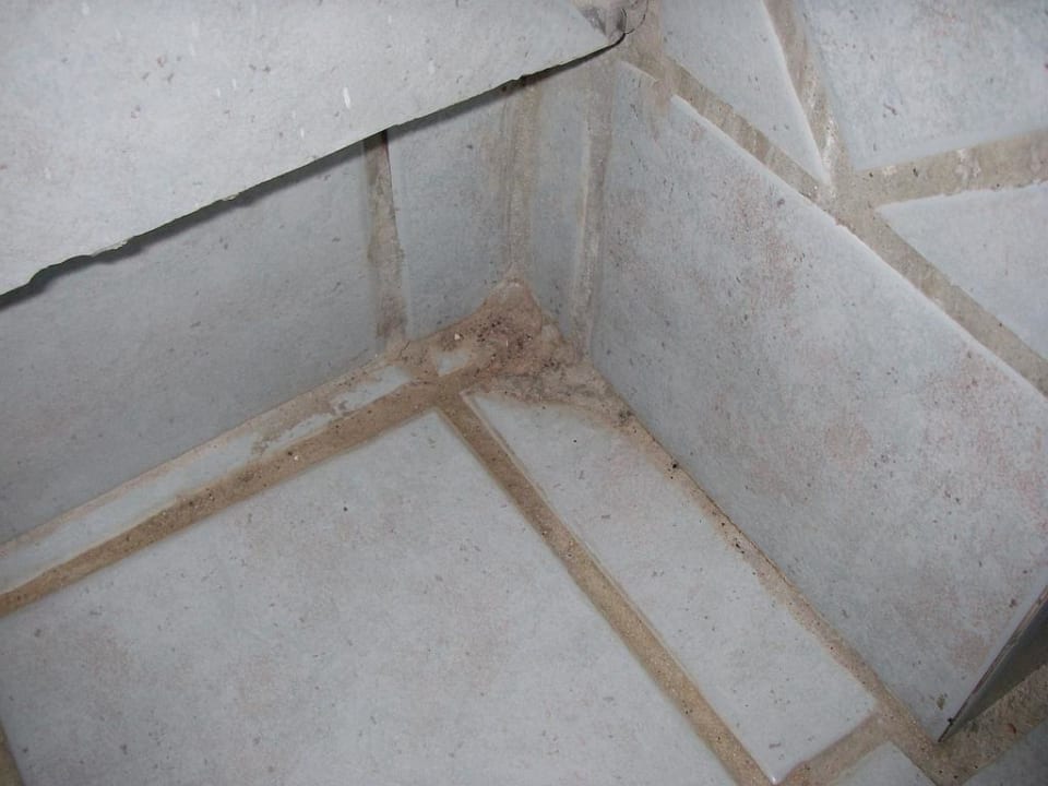 Schmutzige Badfliesen Mitsis Rodos Village