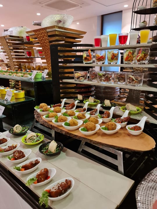 Gastro Mercure Maldives Kooddoo Resort