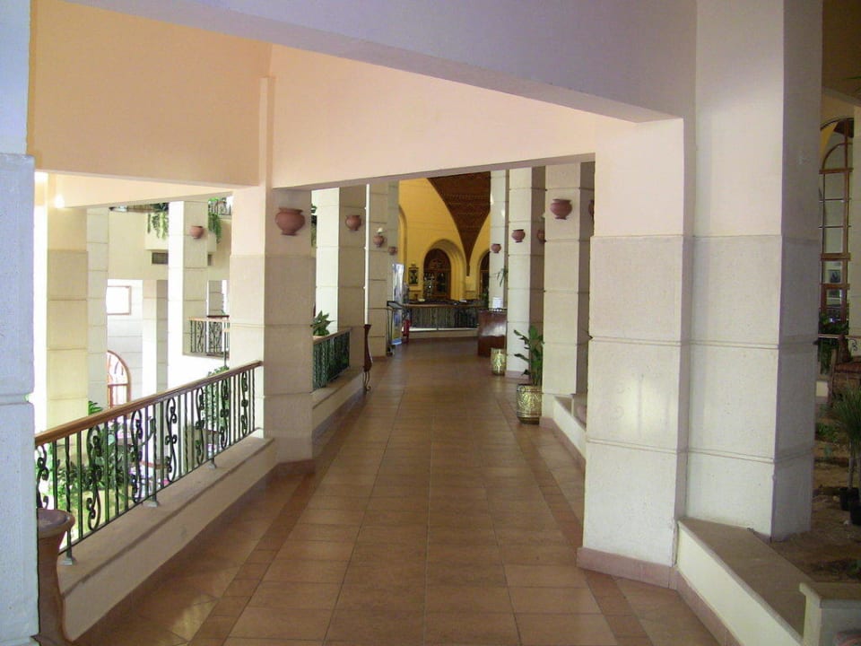Weg zur Lobby Sentido Akassia Beach