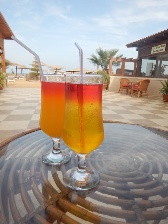 Cocktails am Strand Sea Star Beau Rivage