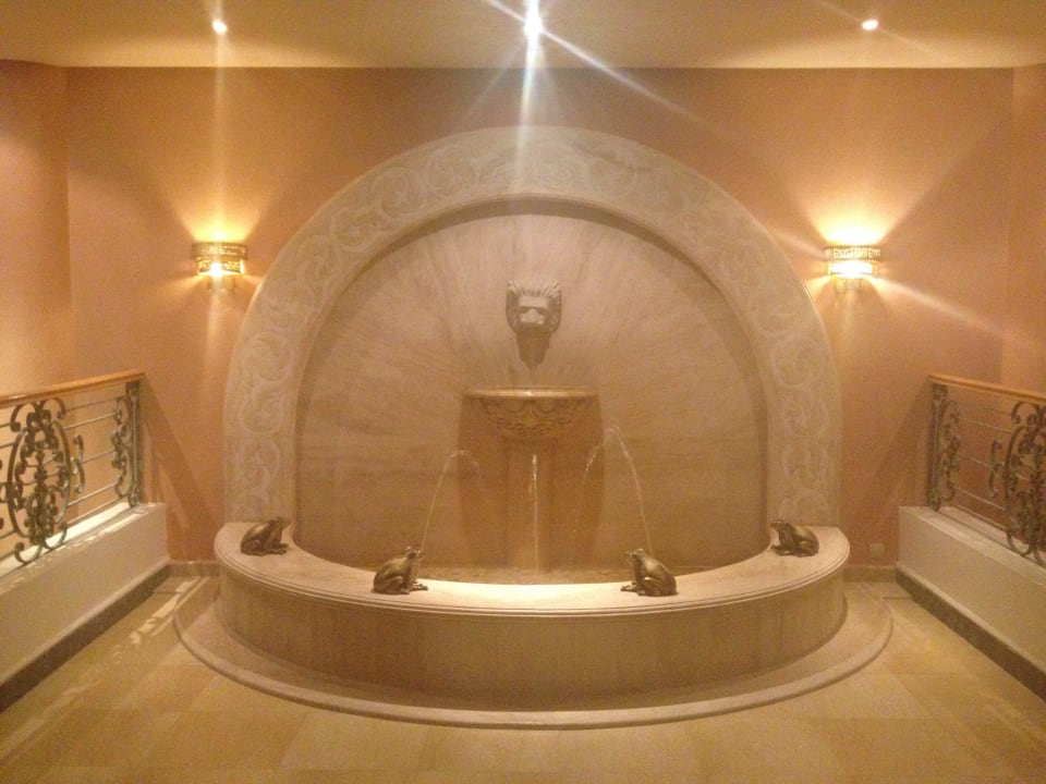 Brunnen, Aufgang zur Lobby.. Charmillion Club Resort