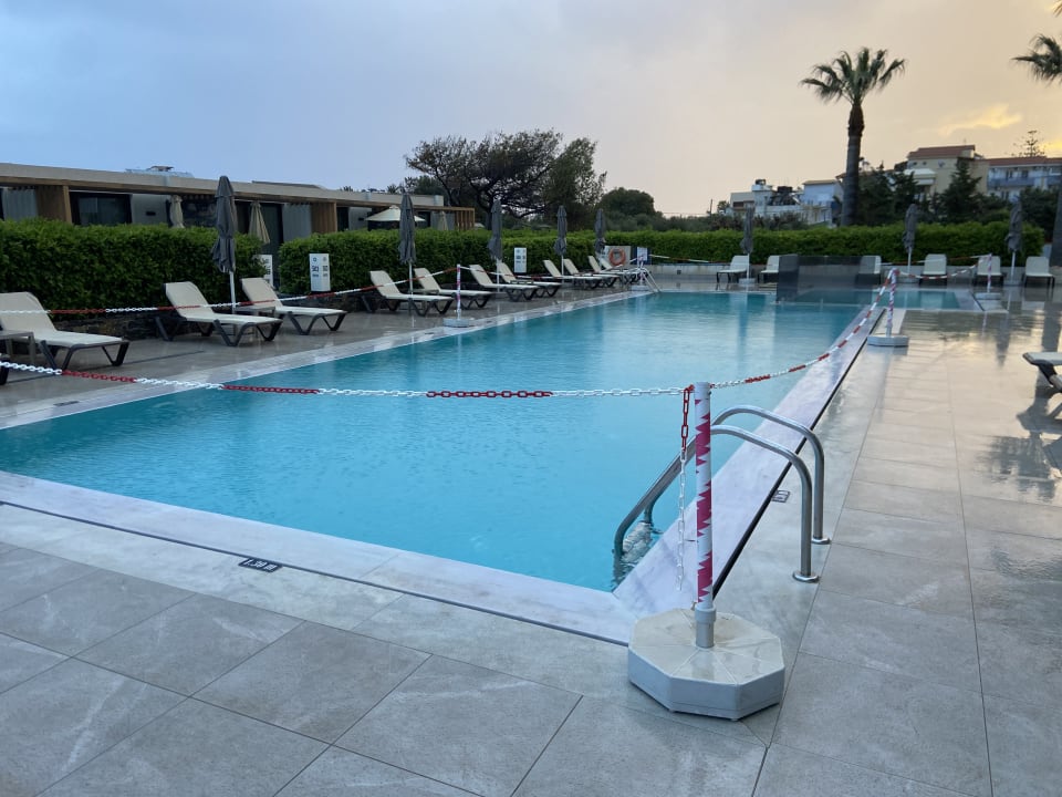 Pool Petousis Hotel & Suites