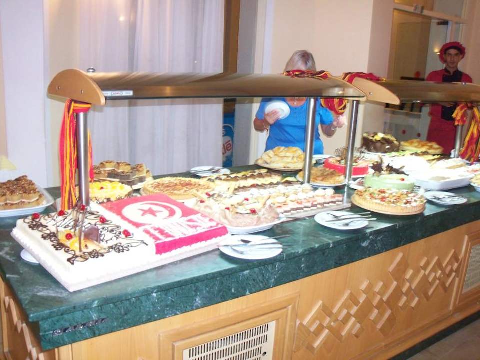 Kleiner Ausblick auf Kuchenbuffet Mahdia Beach & Aquapark