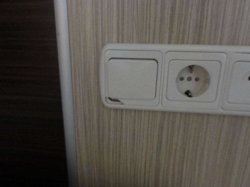 Schalter direkt am Kopfende des Bettes Semt Luna Beach Hotel