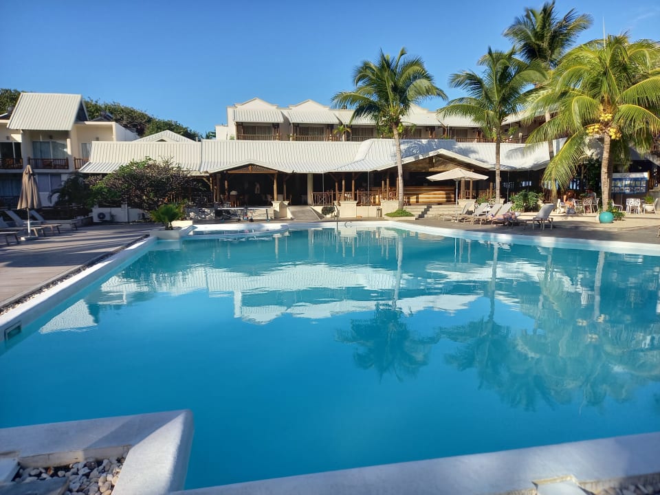 Pool Le Peninsula Bay Beach Resort & Spa